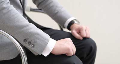 男性が好きな人にとる態度を知る方法【あなたの側に居ると緊張している？】