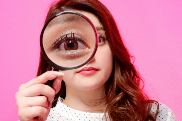 霊視・霊感鑑定占い師は本物?偽物?【見抜く方法3つのポイント】