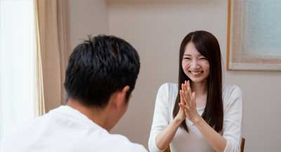 男性が好きな人にとる態度を知る方法【彼はあなたをからかってきますか？】