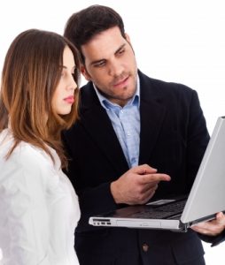 職場の年上女性に片思いしている男性のアプローチ方法